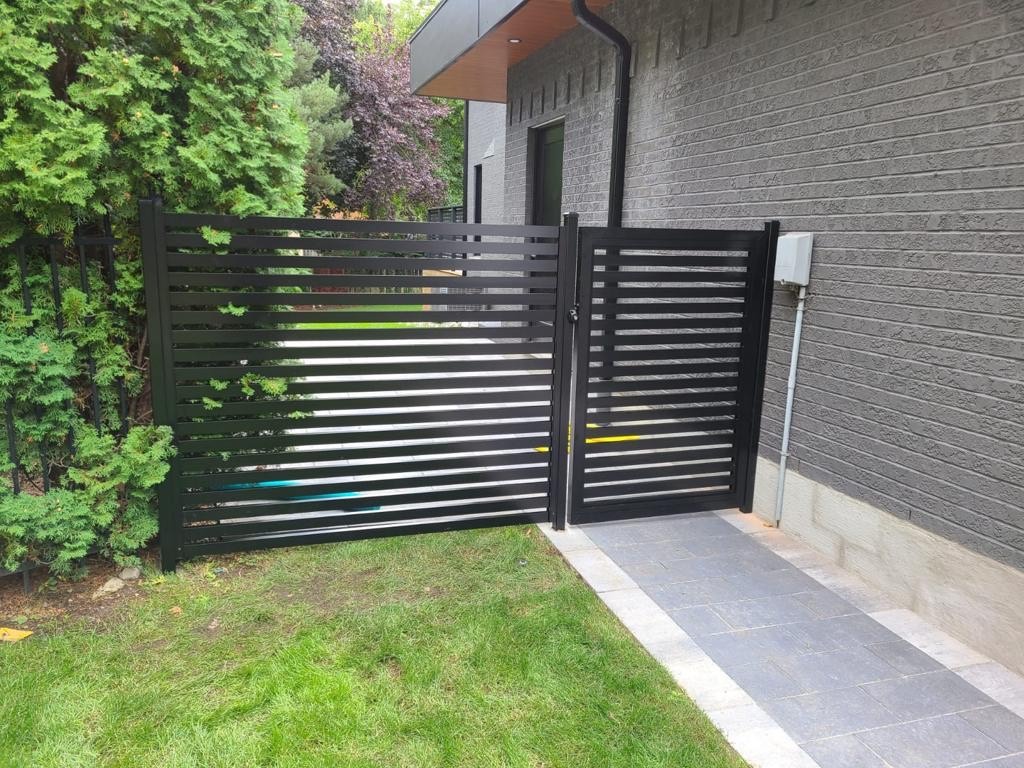 Black Privacy Screen With Gate canada