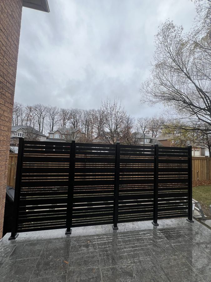 Aluminum privacy screen installed in Toronto backyard with consistent finish