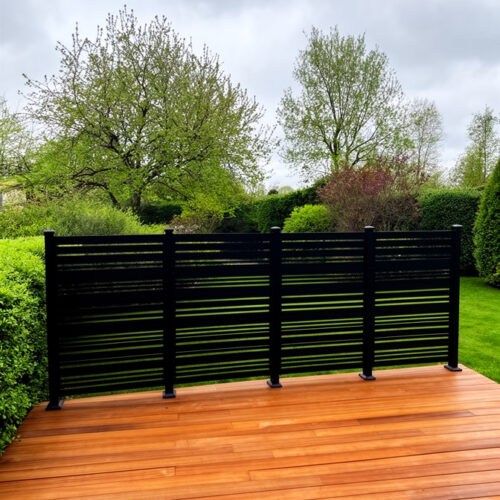 Aluminum outdoor privacy screen enclosing deck in Vaughan backyard
